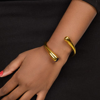 Twisted Glass Dash Cuff