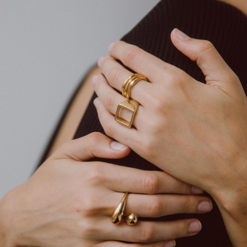 SOKO | Open Square Statement Ring Gold Plated / 7